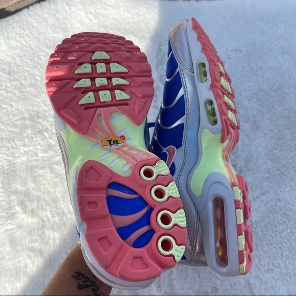 Nike Air Max Plus Ultraman Hyper Royal Sunblush - Picture 7 of 9